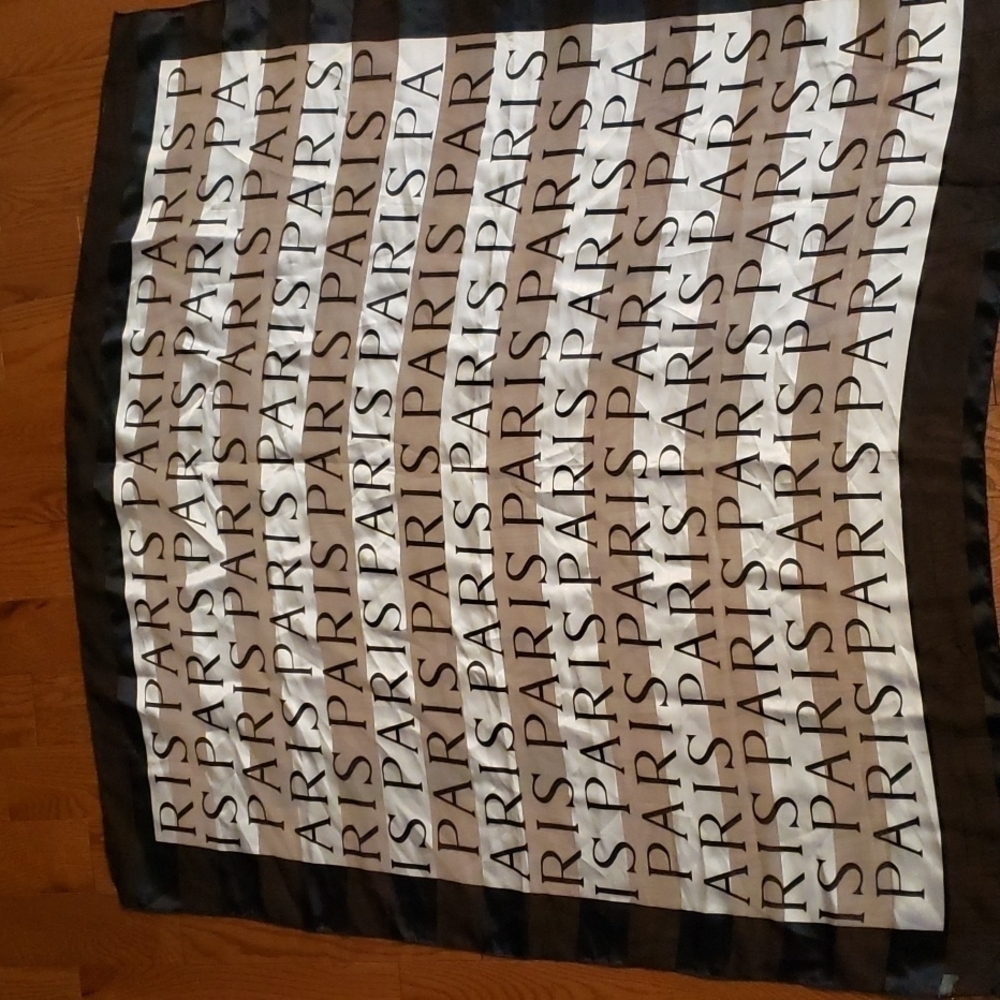 𝅺scarf  black and white "paris"